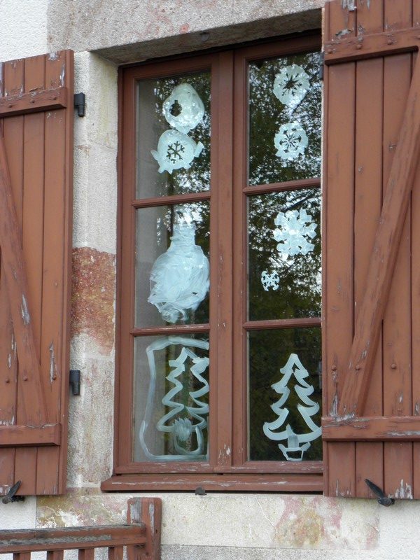 decoration-fenetre-sapin-flocons-boule-rotated